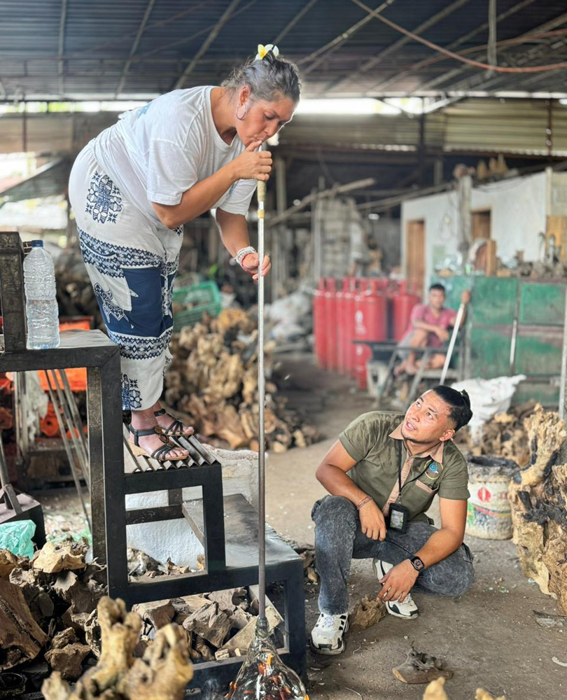 glass blowing at sari timbul bali (2)