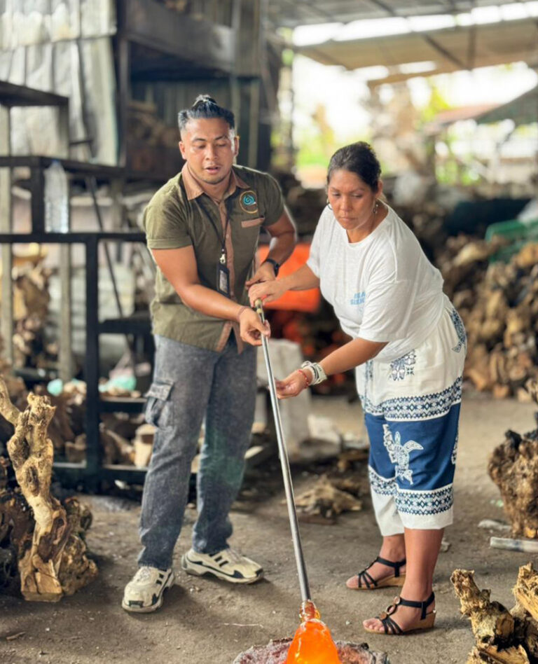 glass blowing at sari timbul bali (3)